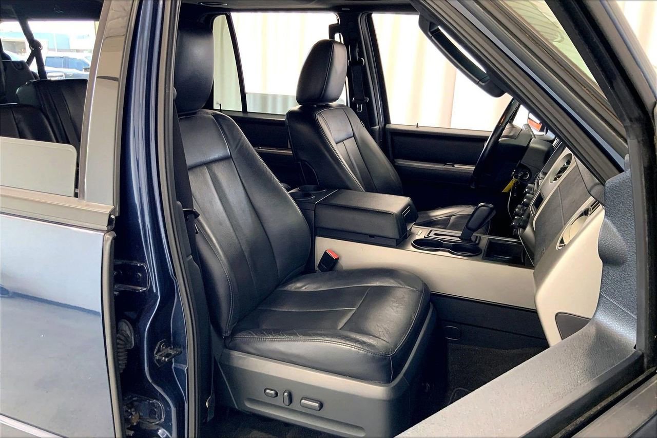 Used 2015 Ford Expedition EL XLT w/ Equipment Group 202A RWD image 16