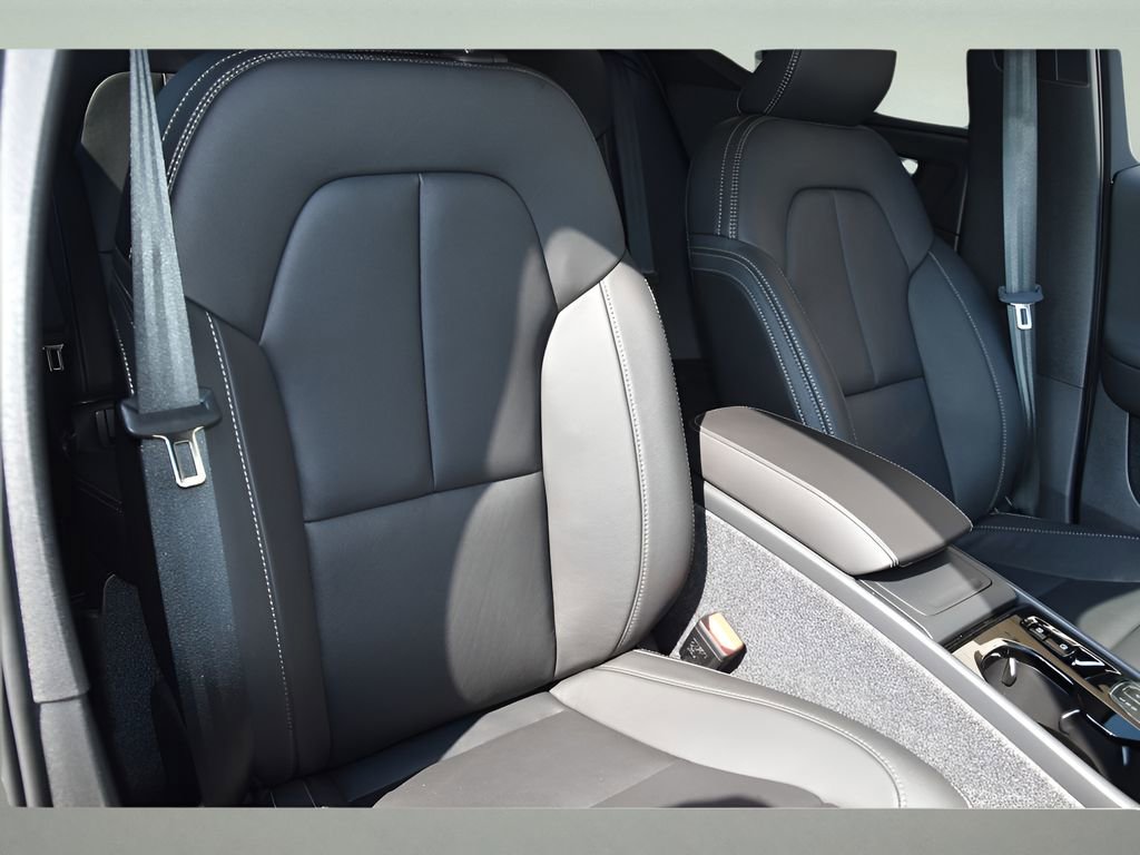 Certified 2026 Volvo XC40 B5 Plus w/ Protection Package Premier image 30
