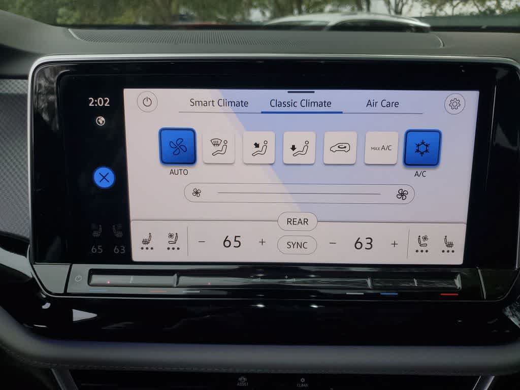 Certified 2024 Volkswagen Atlas Peak Edition SEL AWD/4WD image 25