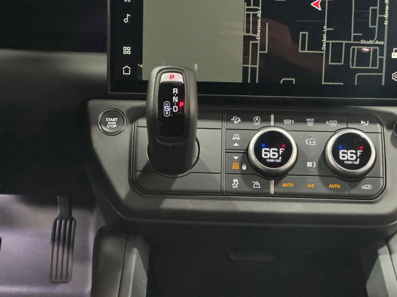 New 2026 Land Rover Defender 130 X-Dynamic SE image 17