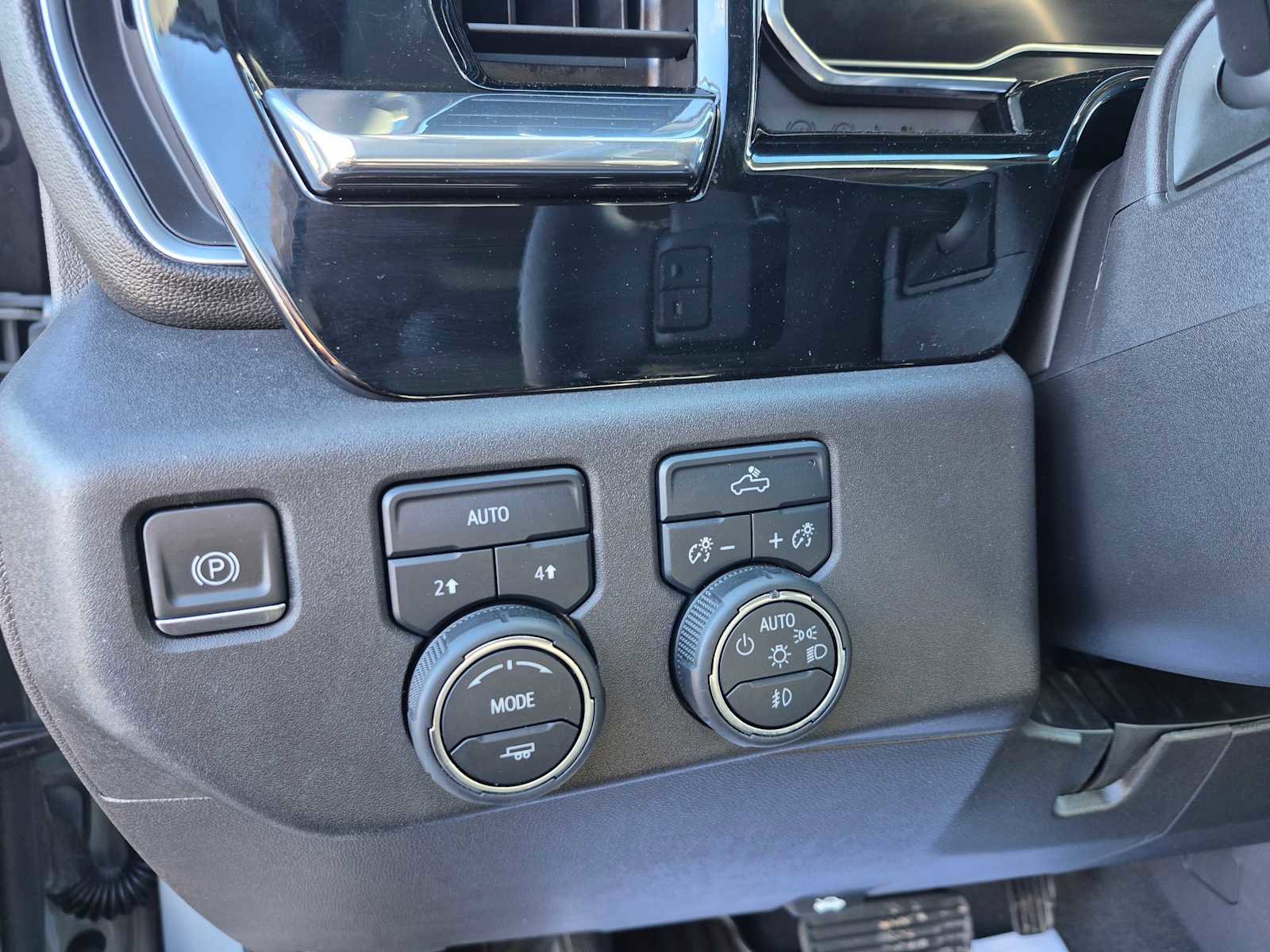 Used 2024 Chevrolet Silverado 1500 RST w/ Convenience Package II image 16