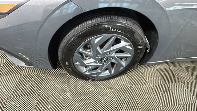 Used 2024 Hyundai Elantra SEL FWD image 9