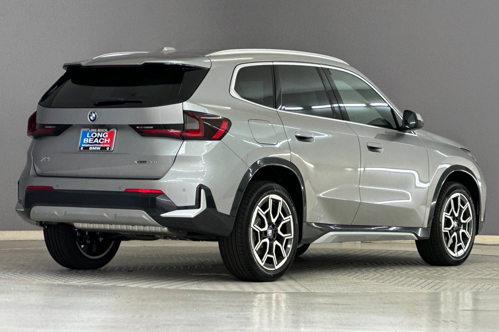 Used 2025 BMW X1 xDrive28i w/ Convenience Package image 9