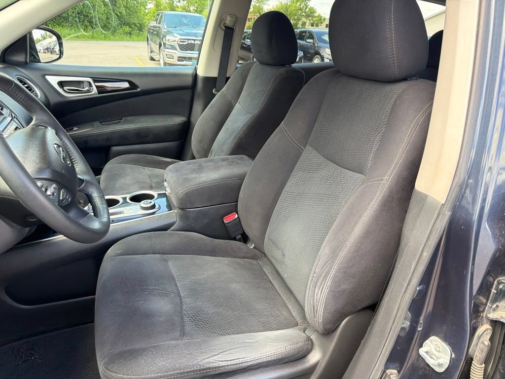 Used 2016 Nissan Pathfinder SV w/ SV Cold Weather Package AWD/4WD image 13