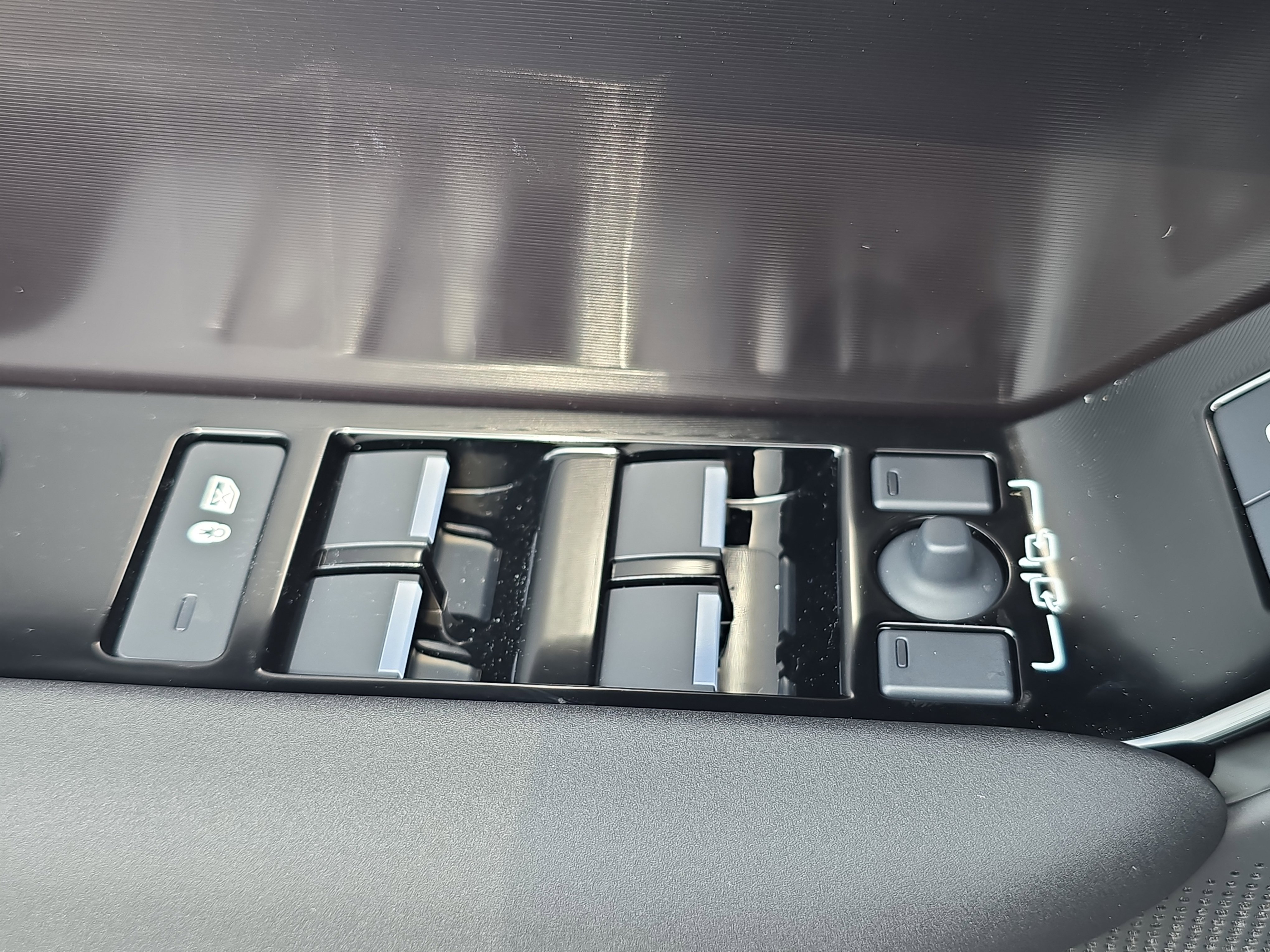 New 2026 Land Rover Range Rover Velar Dynamic SE image 28