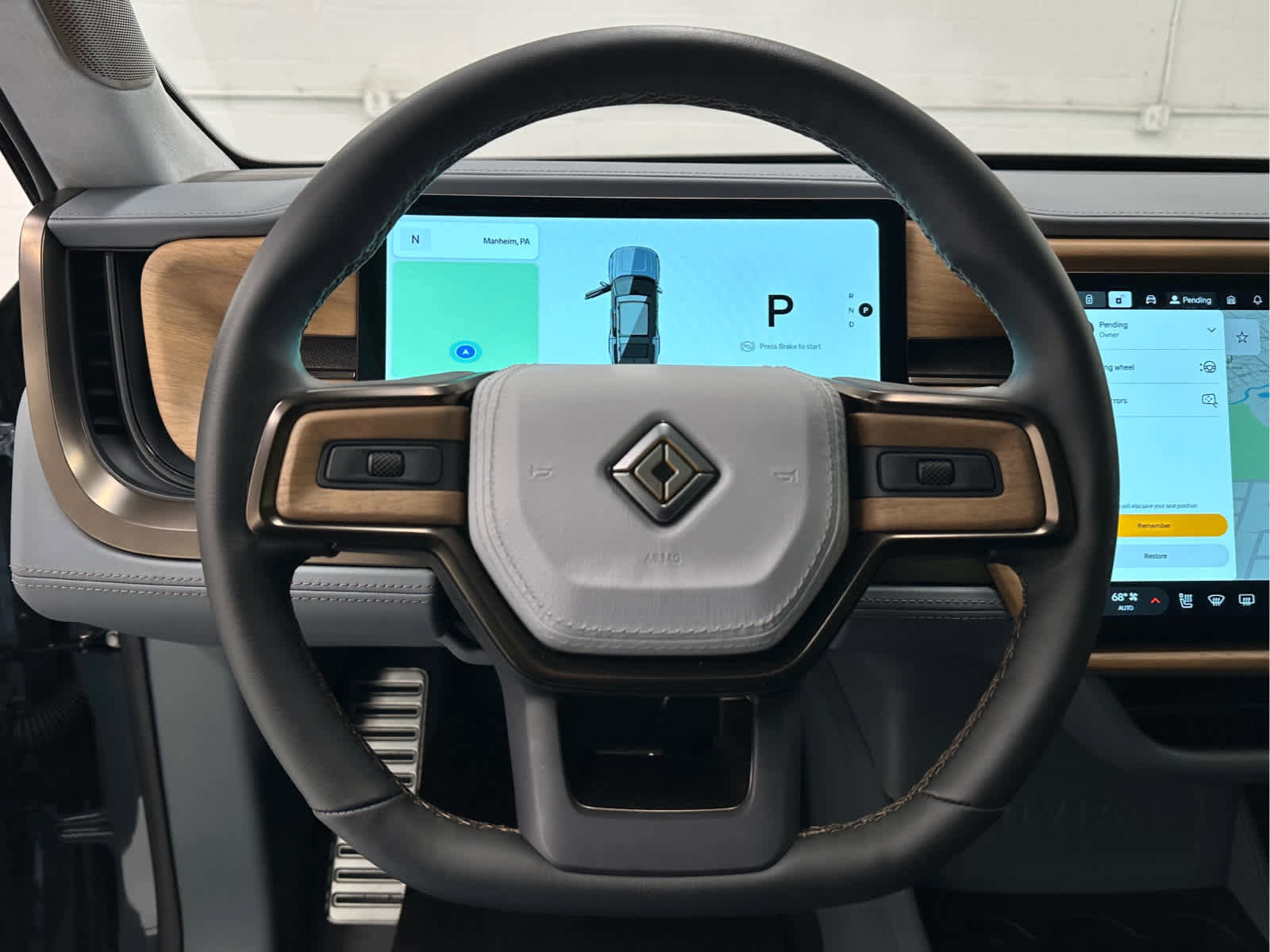 Used 2026 Rivian R1S Premium image 26