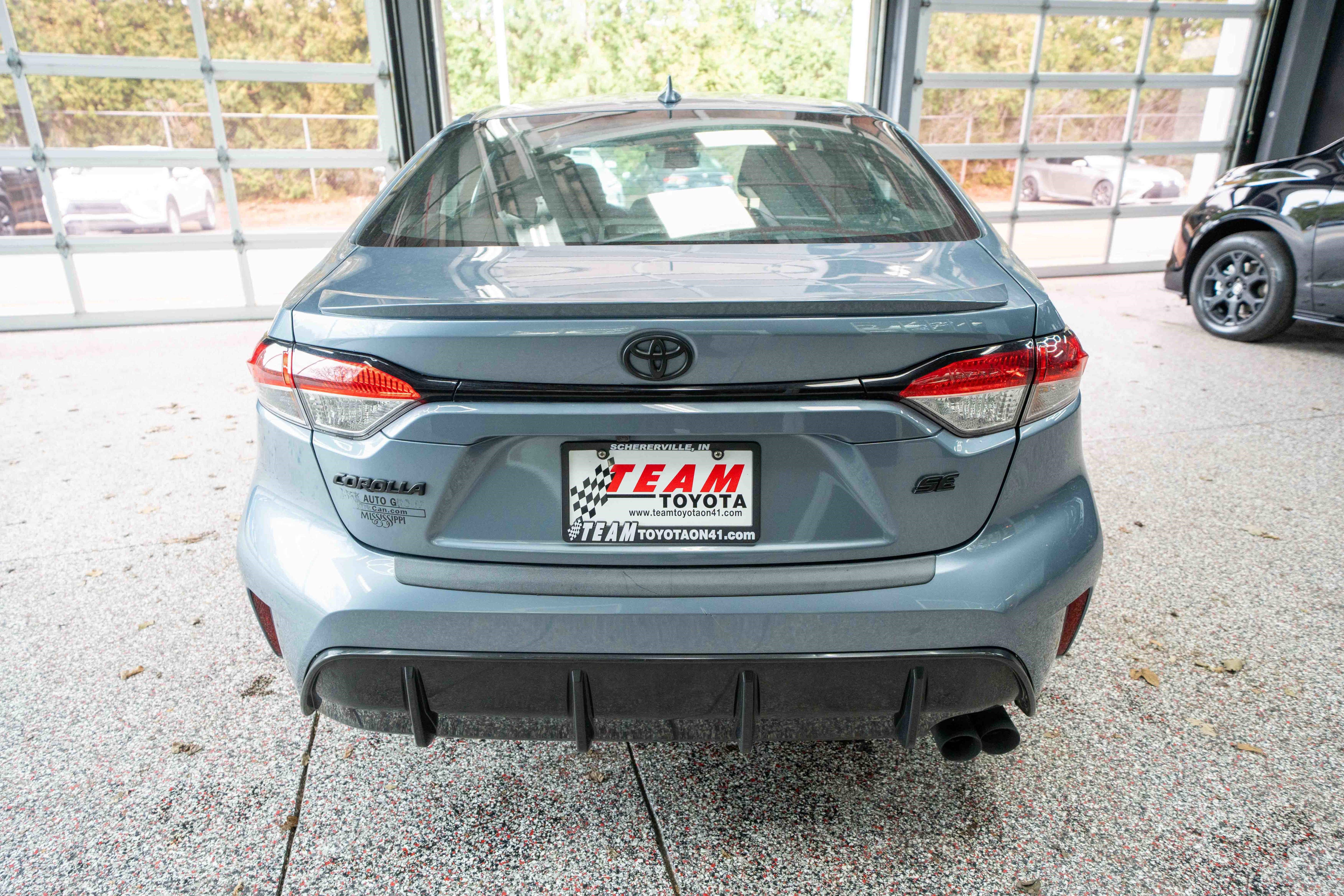 Used 2023 Toyota Corolla SE image 3