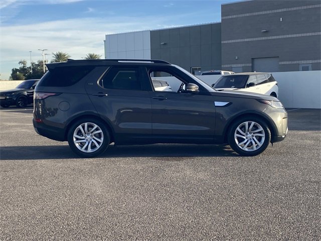 Used 2017 Land Rover Discovery HSE image 27