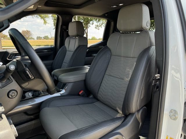 Used 2024 Chevrolet Silverado 1500 ZR2 w/ Technology Package AWD/4WD image 27