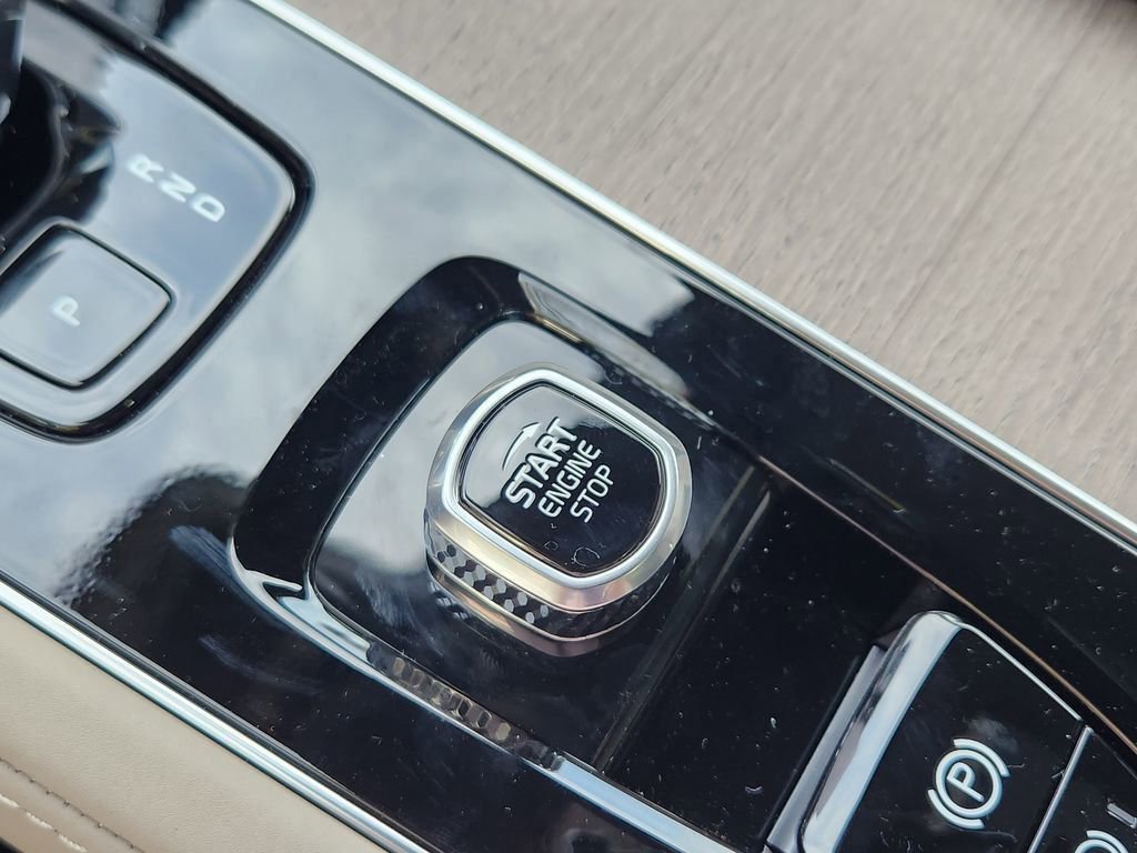 New 2026 Volvo XC90 B6 Plus w/ Protection Package Premier image 17