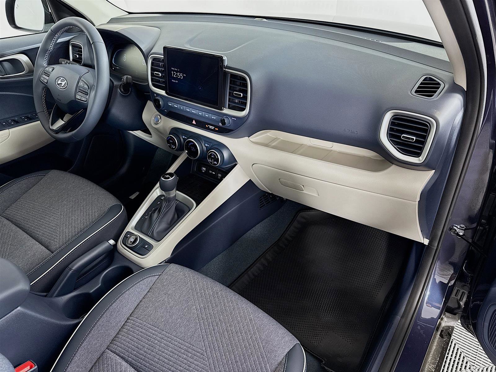 New 2025 Hyundai Venue Limited image 28