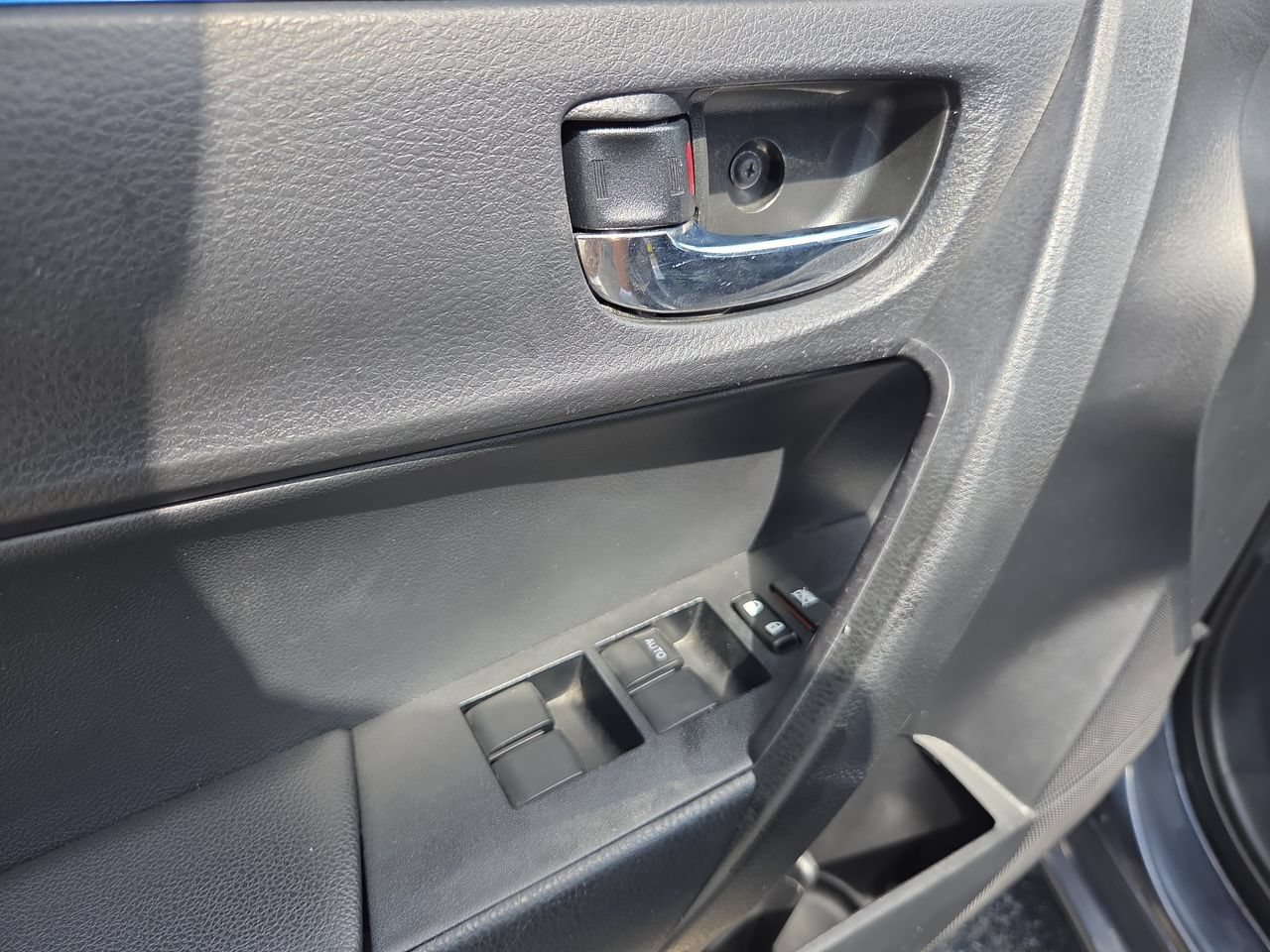 Used 2016 Toyota Corolla S FWD image 16