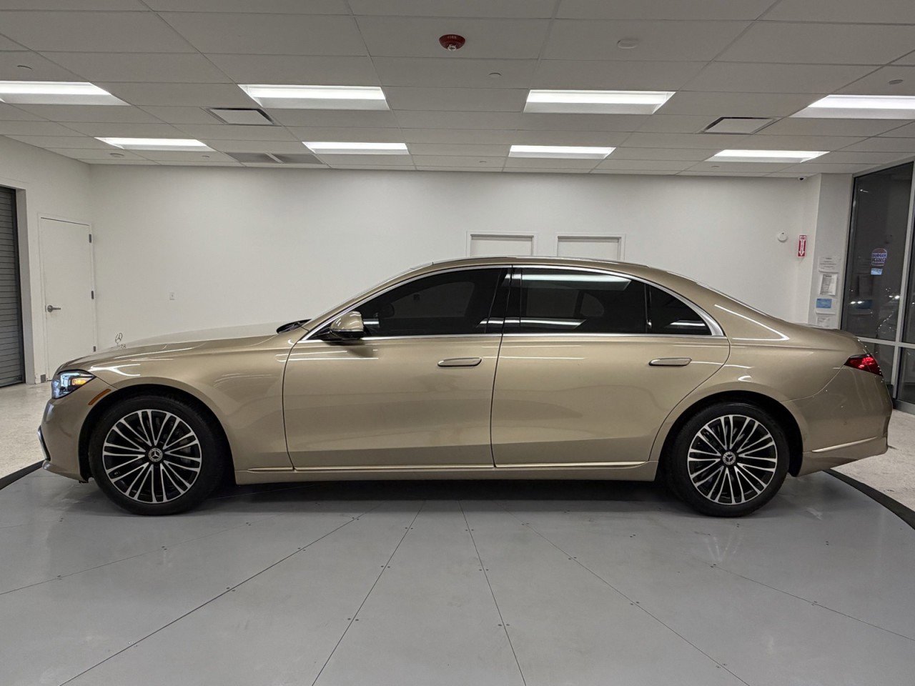 Used 2022 Mercedes-Benz S 580 4MATIC Sedan image 4