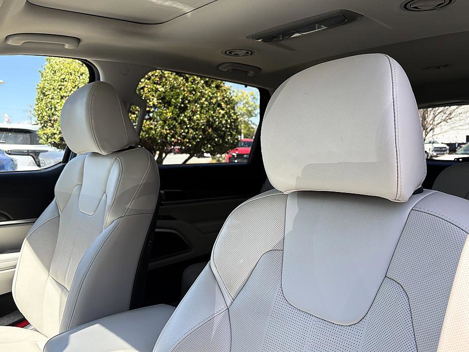Used 2023 Kia Telluride EX w/ EX Captain's Chair Package AWD/4WD image 19