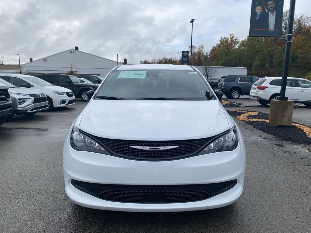 New 2026 Chrysler Voyager LX image 6