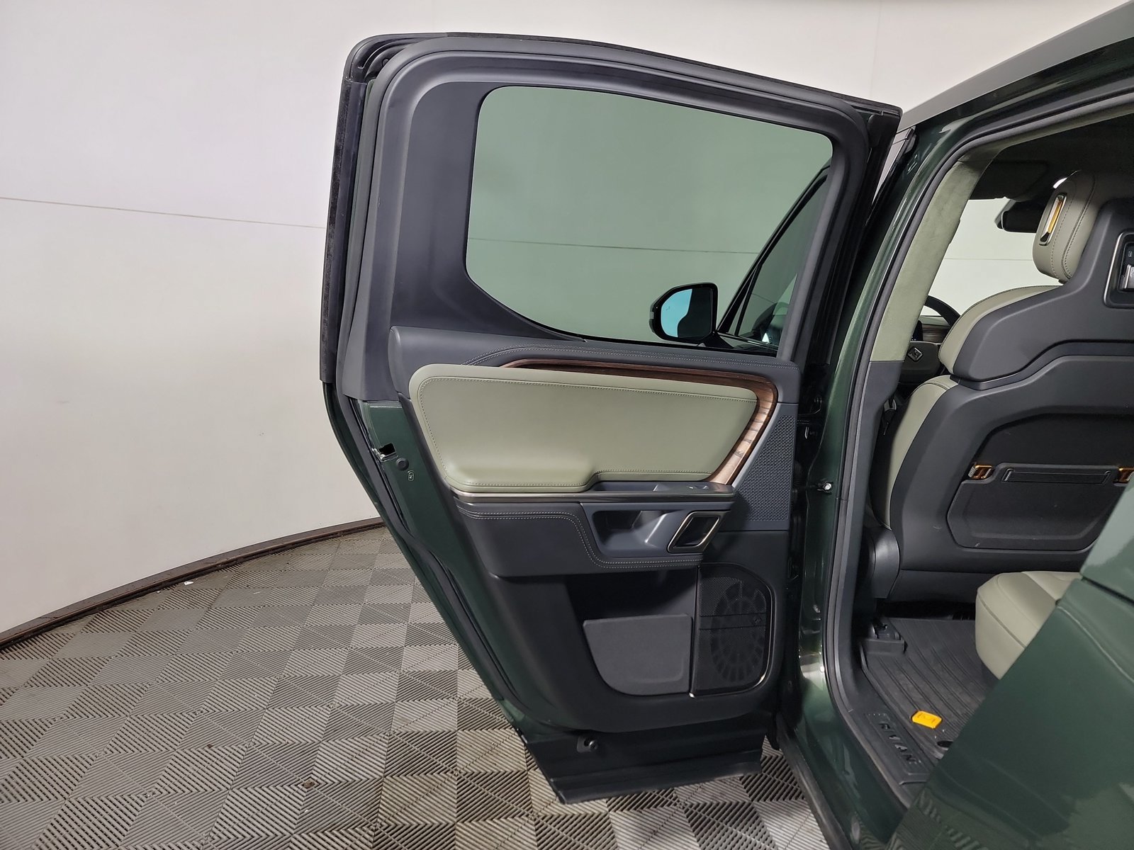Used 2023 Rivian R1T Adventure Dual AWD/4WD image 17