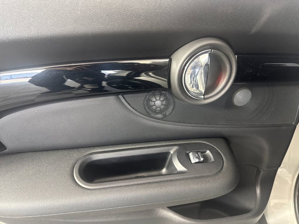 Used 2019 MINI Cooper Clubman S w/ Premium Package image 31