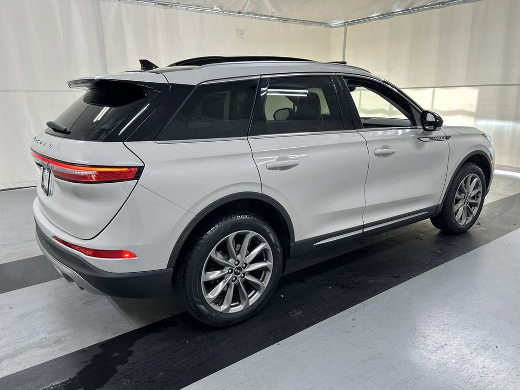 Used 2022 Lincoln Corsair Standard w/ Premium Package image 2