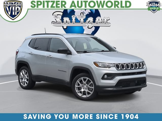 Used 2024 Jeep Compass Latitude AWD/4WD image 1