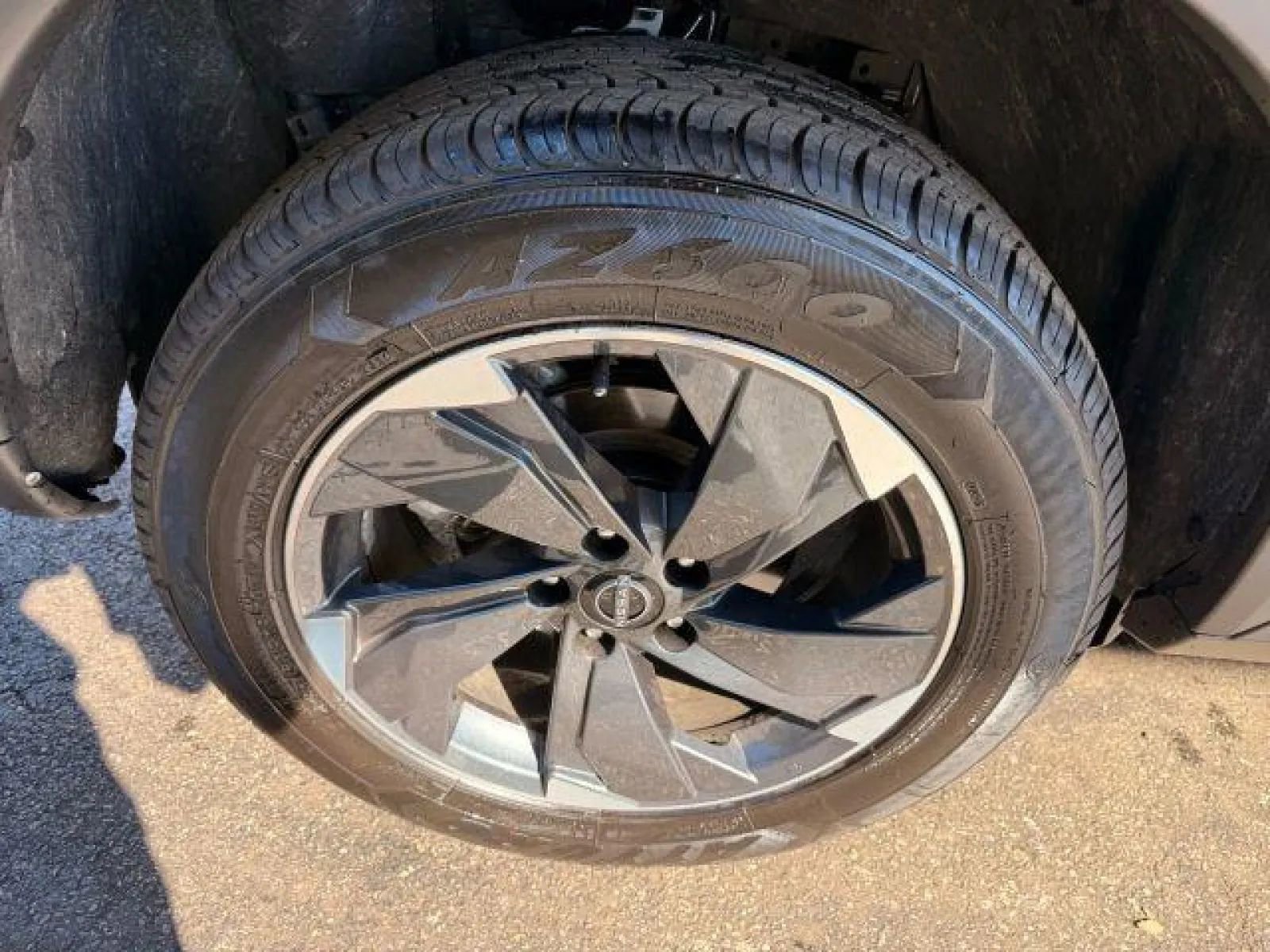 Used 2025 Nissan Rogue SV image 46