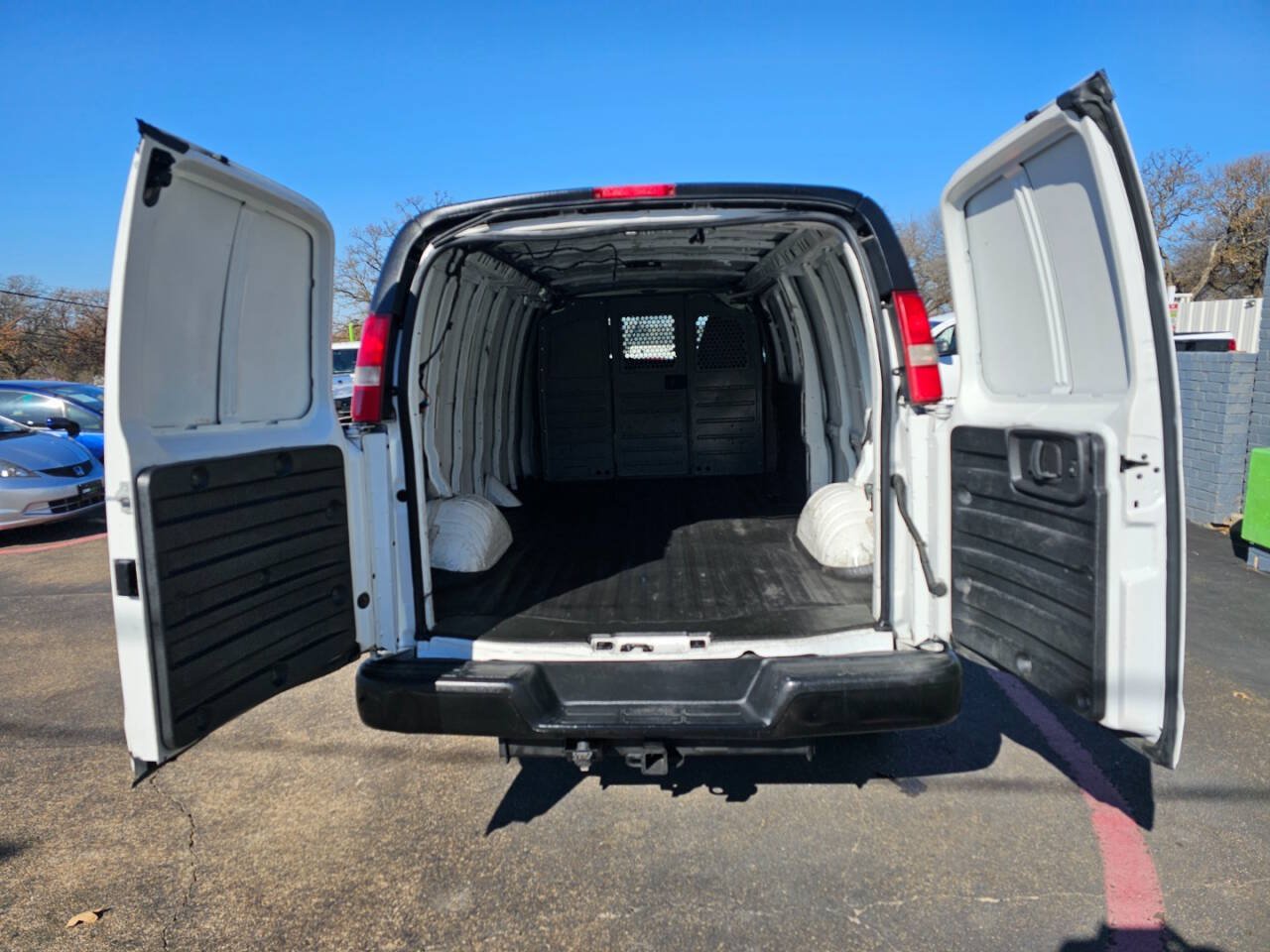 Used 2015 Chevrolet Express 2500 Extended RWD image 12