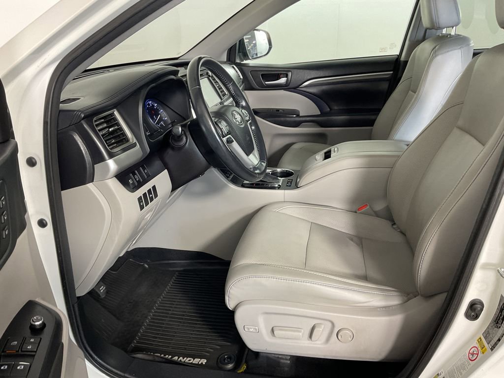 Used 2017 Toyota Highlander Limited AWD/4WD image 18