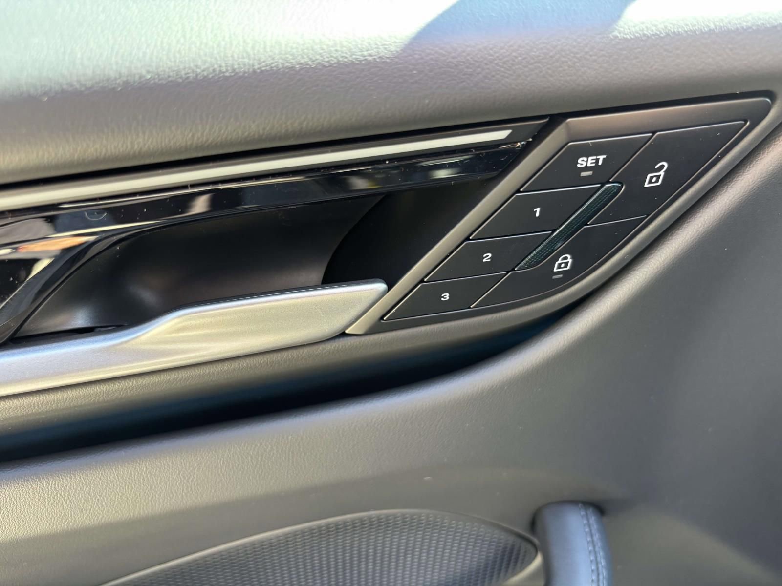 New 2026 Porsche Macan 4 Electric image 24