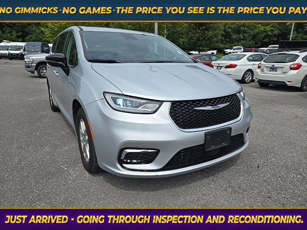 Used 2024 Chrysler Pacifica Touring-L