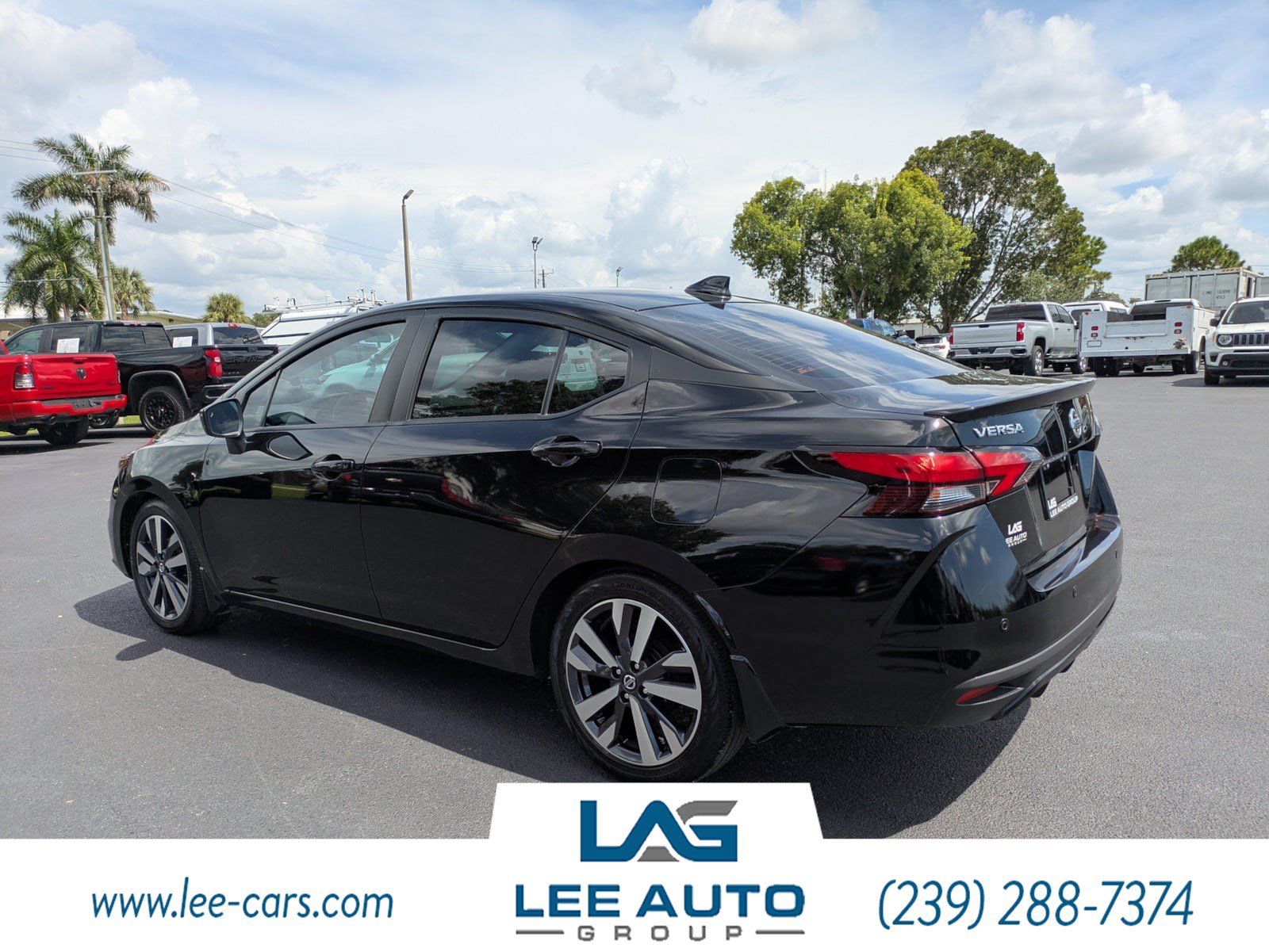 Used 2021 Nissan Versa SR FWD image 5