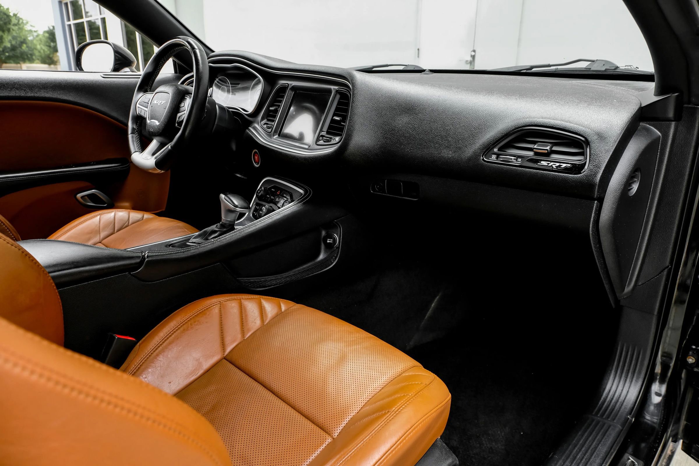 Used 2015 Dodge Challenger SRT w/ Technology Group RWD image 21