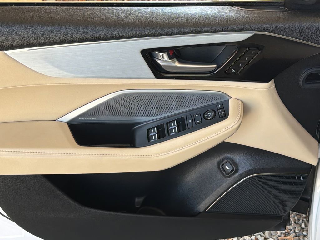 Used 2025 Acura MDX w/ Technology Package image 3