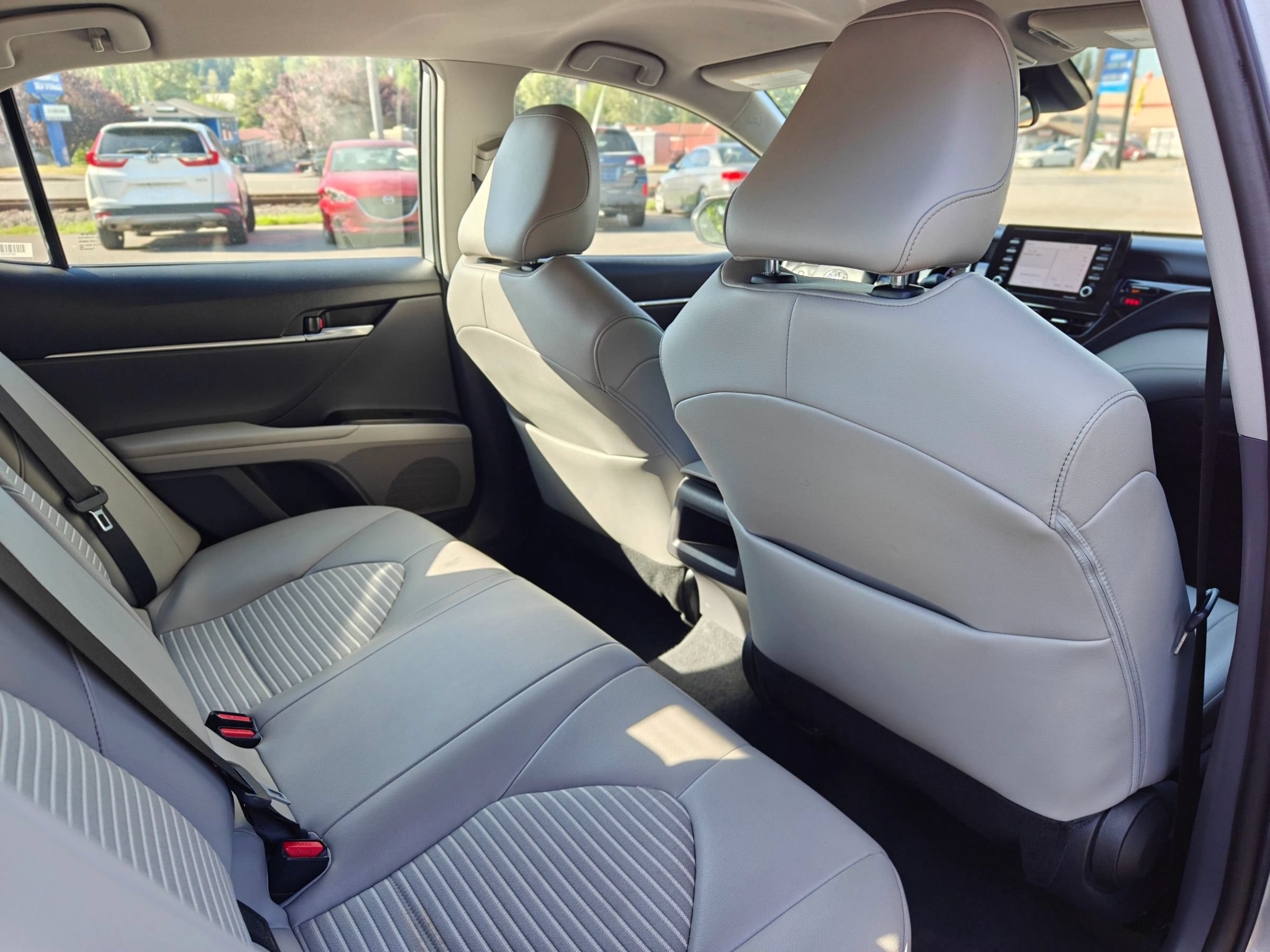 Used 2022 Toyota Camry SE FWD image 35
