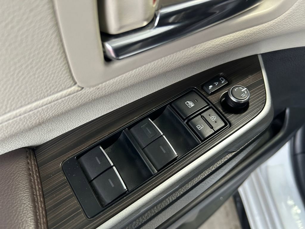 Used 2022 Toyota Sienna Platinum image 23