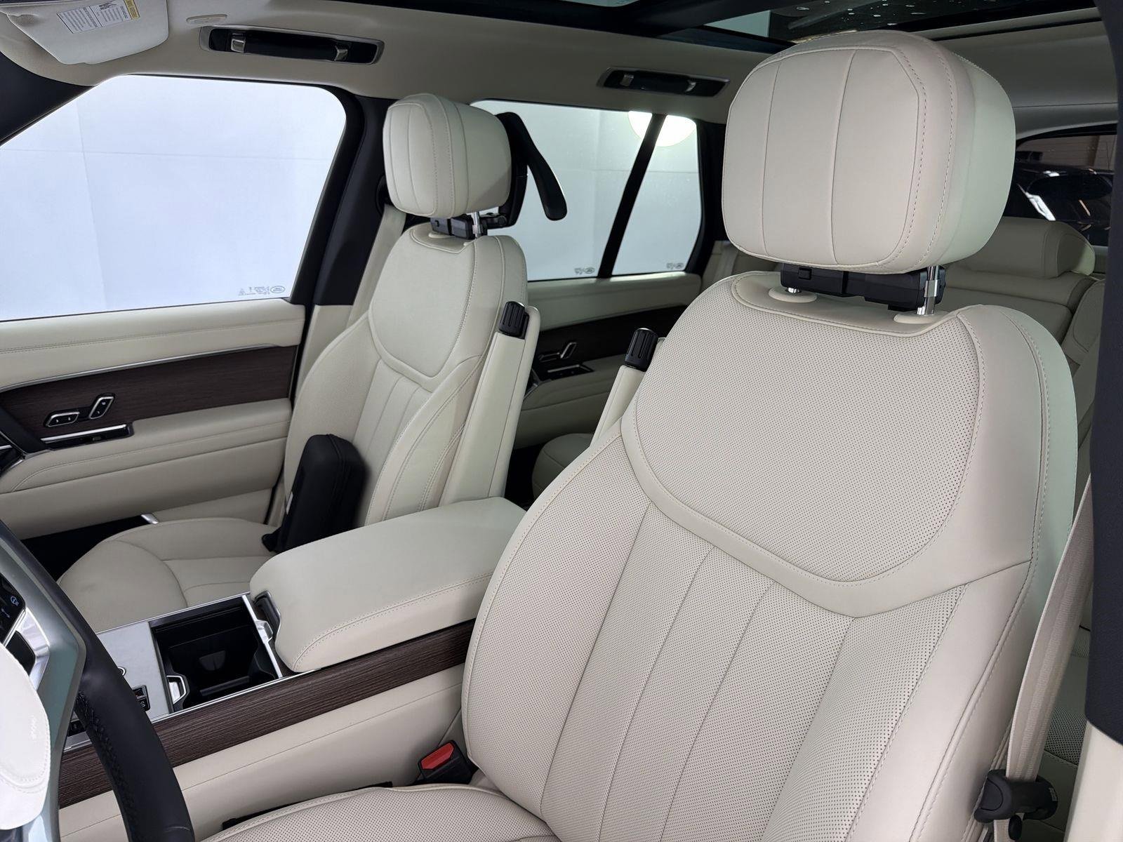 New 2025 Land Rover Range Rover SE image 25