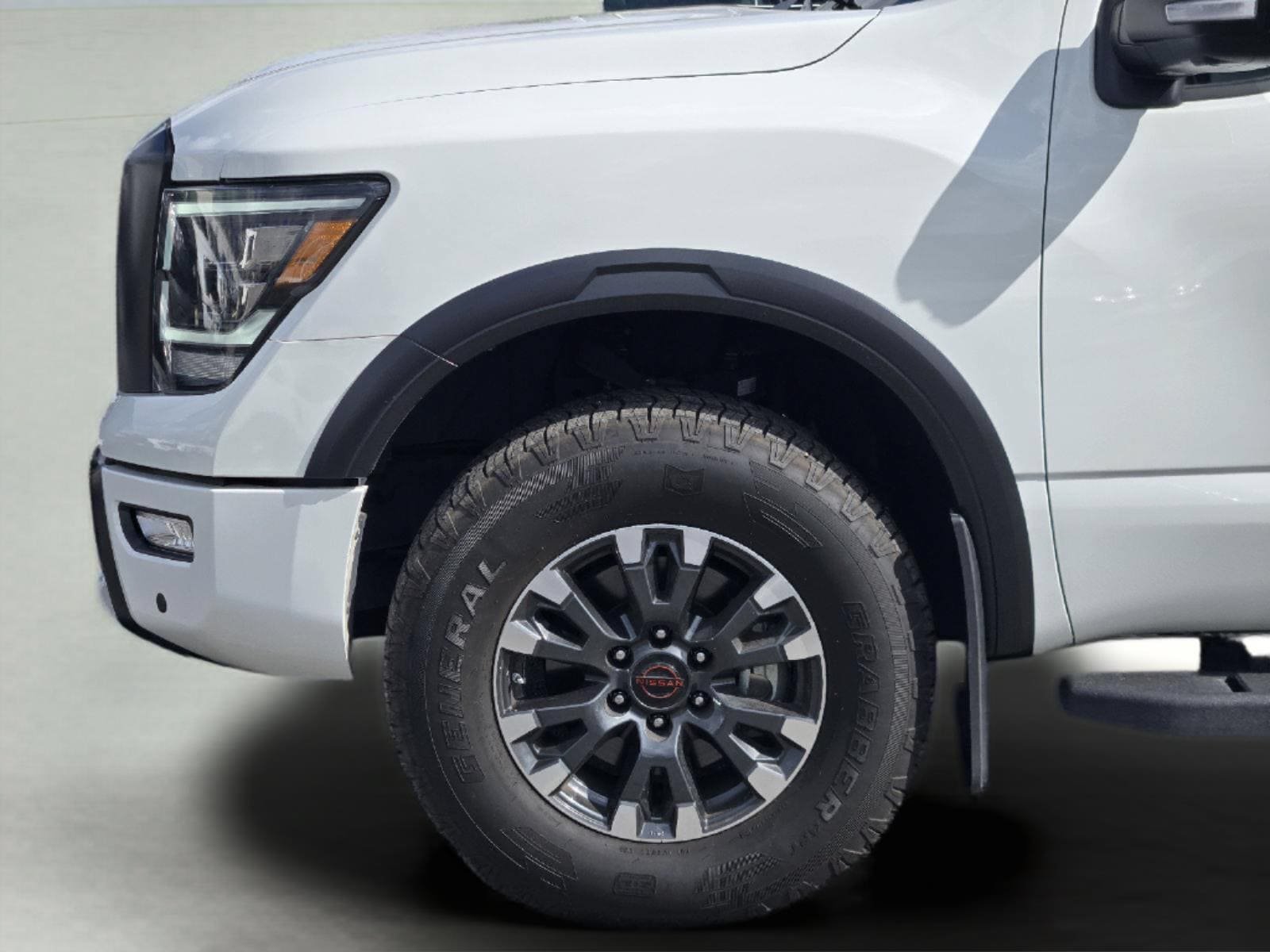 Used 2024 Nissan Titan PRO-4X w/ Pro-4x Convenience Package AWD/4WD image 9