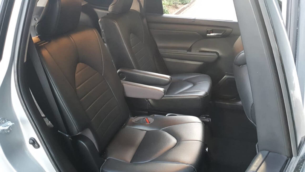 Used 2021 Toyota Highlander XLE image 54