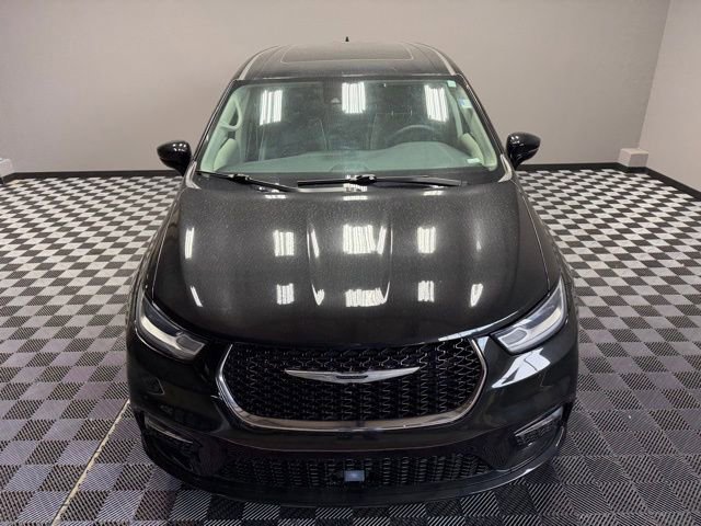 Used 2024 Chrysler Pacifica Limited image 4