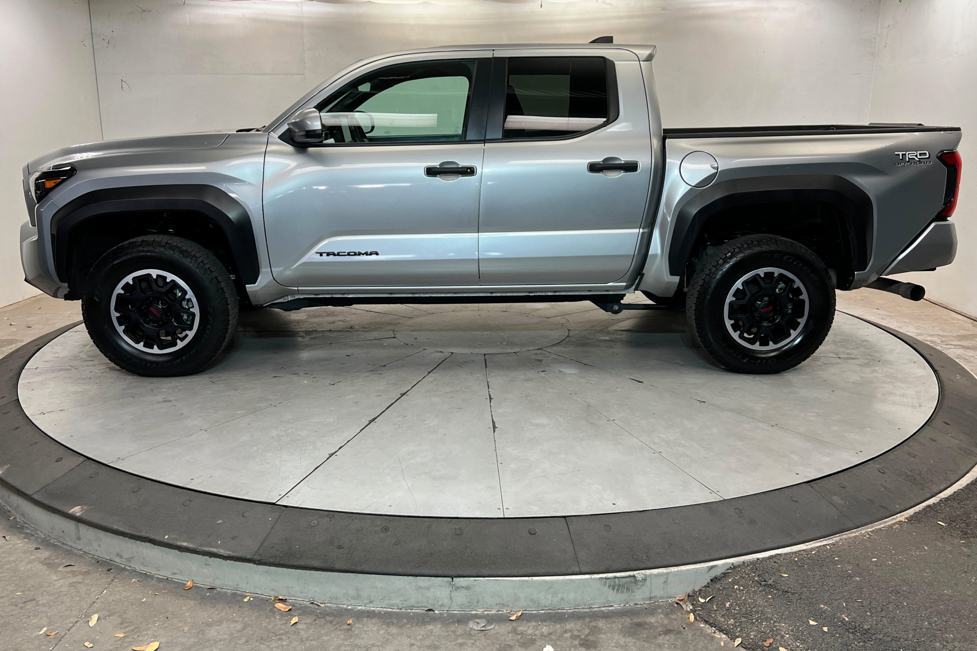 Used 2024 Toyota Tacoma TRD Off-Road AWD/4WD image 2