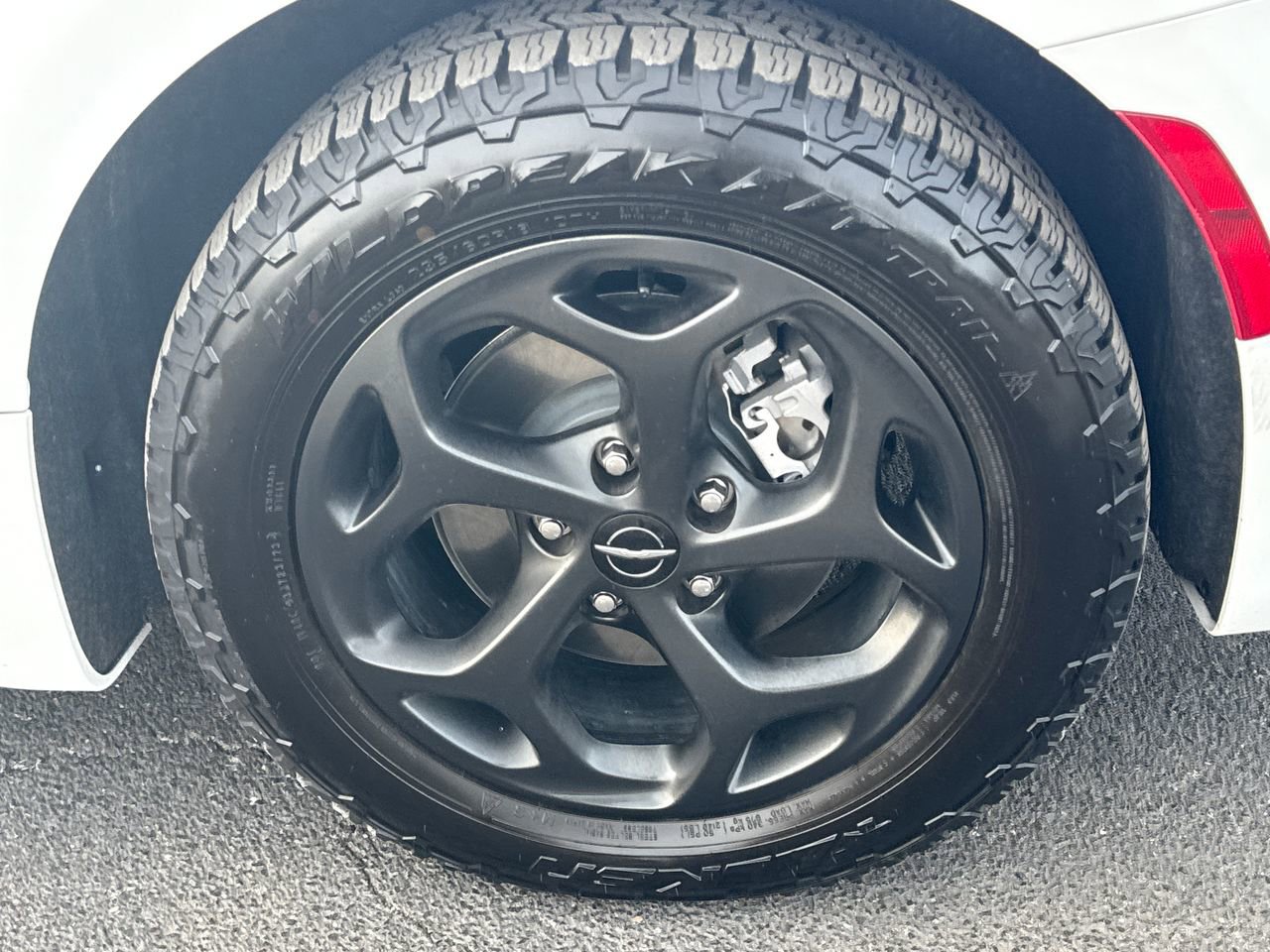 Used 2024 Chrysler Pacifica Premium image 11