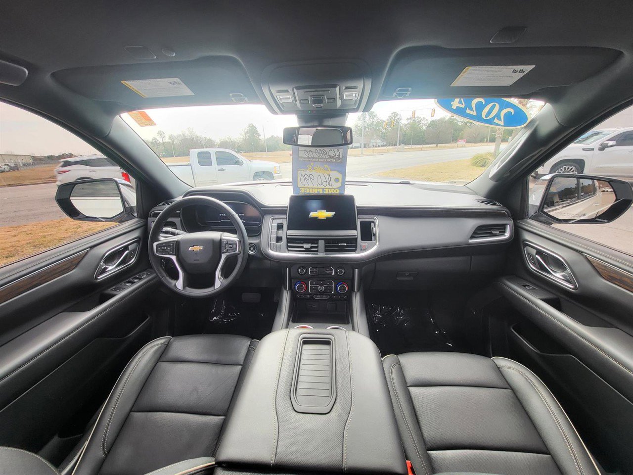 Used 2024 Chevrolet Suburban Premier image 15