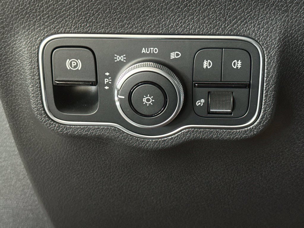 New 2026 Mercedes-Benz GLB 250 image 23