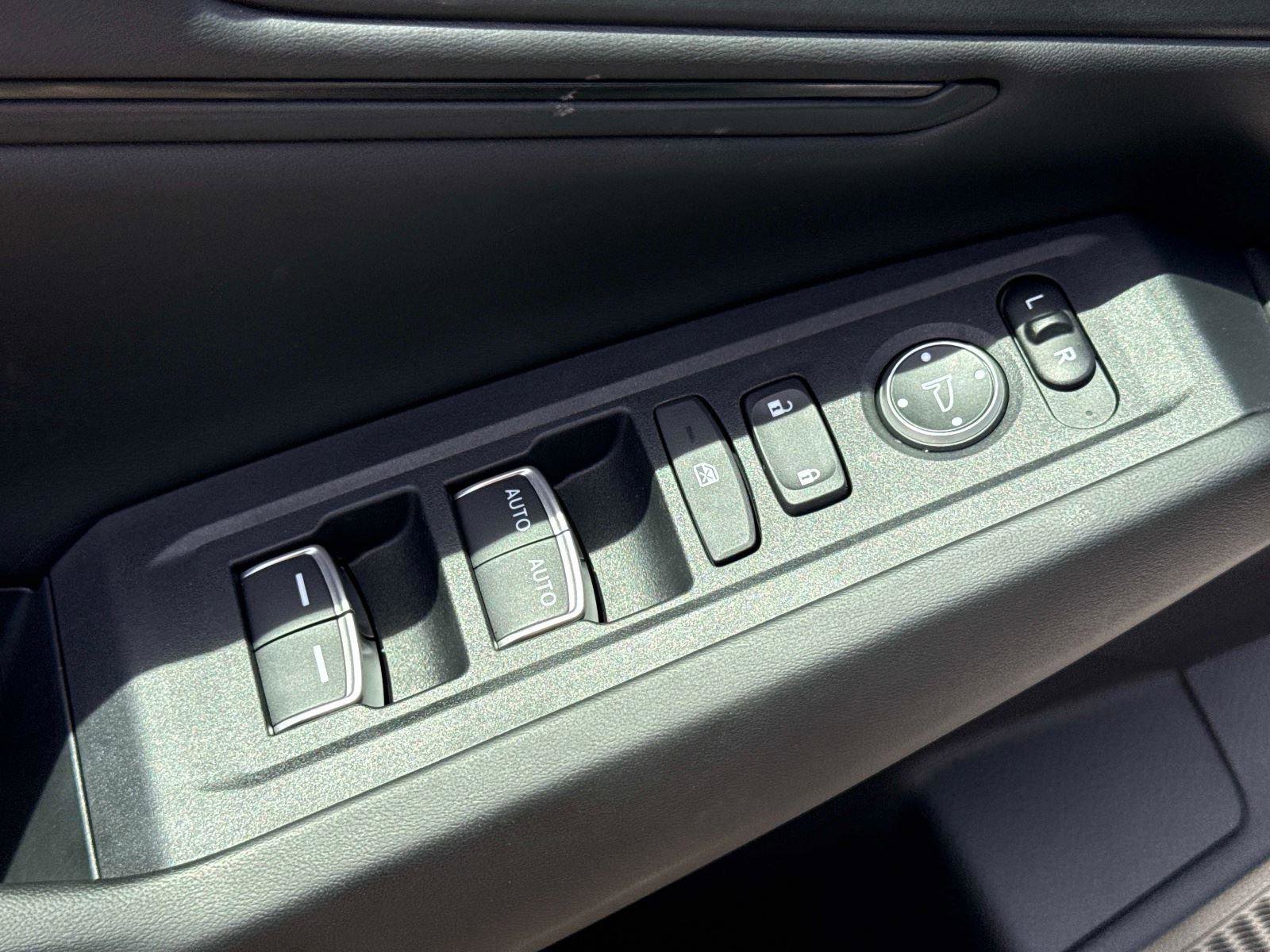 Used 2025 Honda Accord EX-L image 18