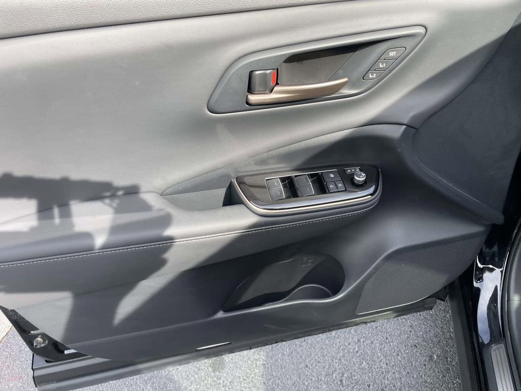 Used 2025 Toyota Crown Signia w/ Advanced Technology Package AWD/4WD image 27