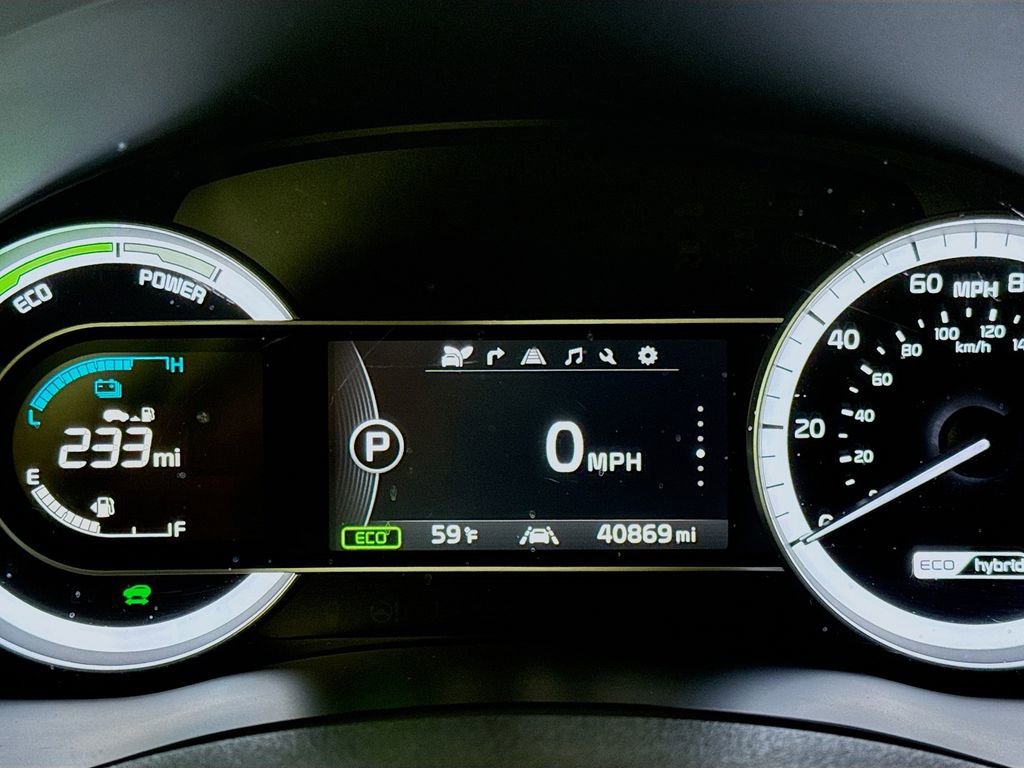 Used 2017 Kia Niro Touring w/ Advanced Technology Package FWD image 13