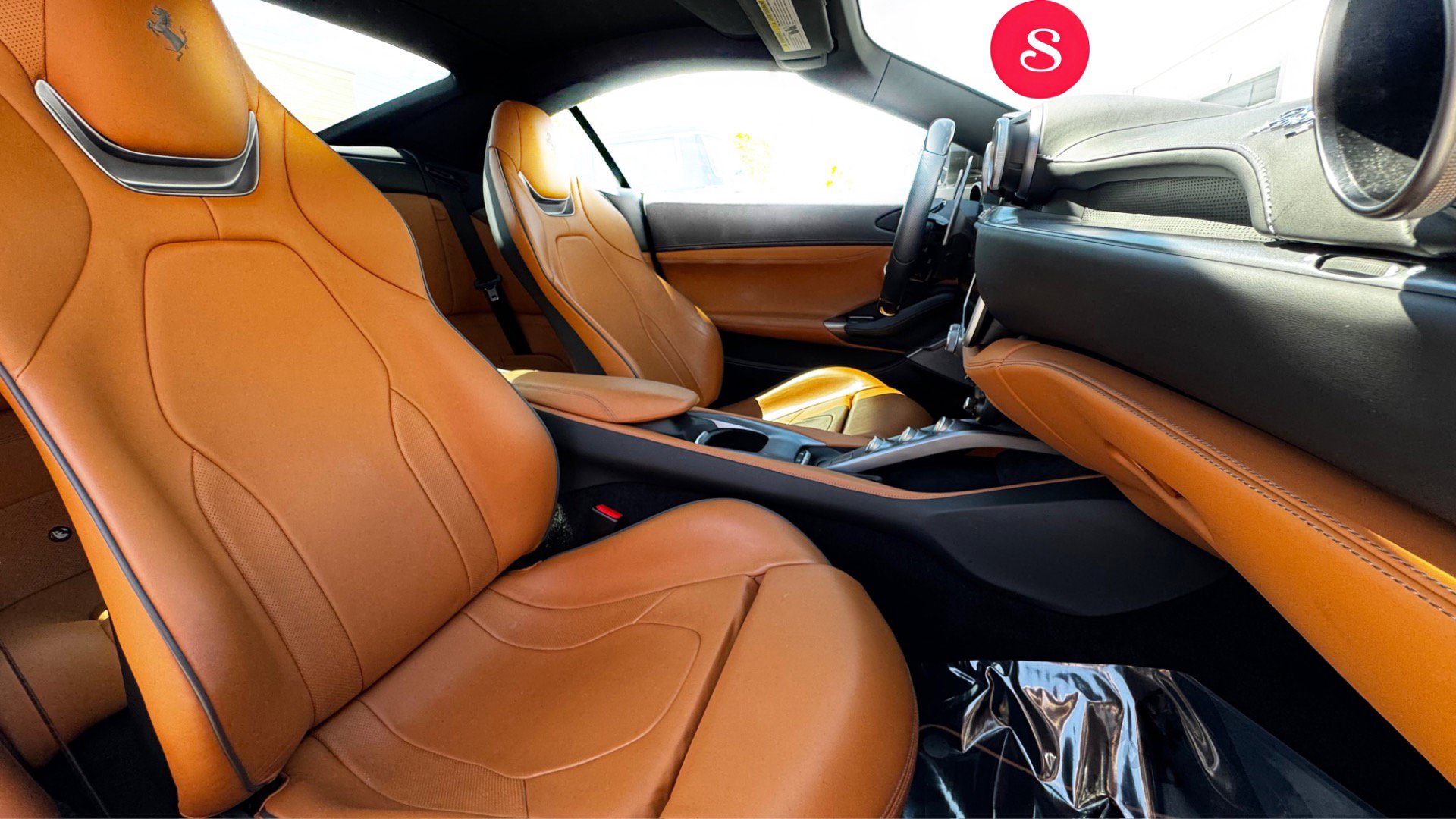 Used 2019 Ferrari Portofino RWD image 17