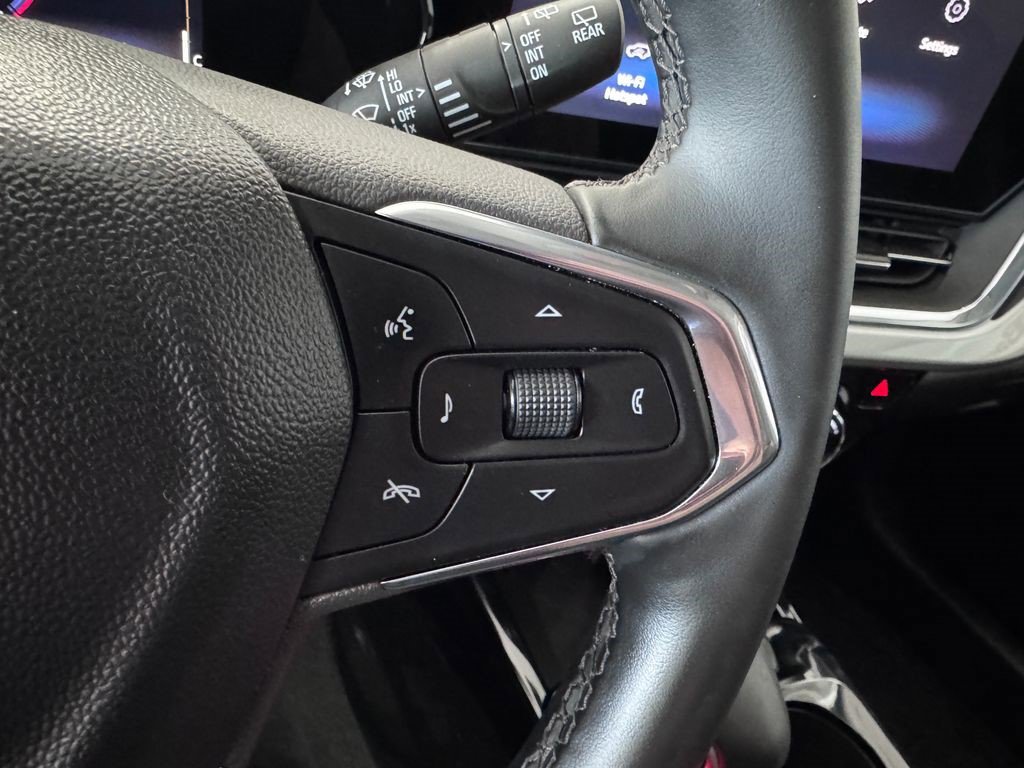 Certified 2025 Chevrolet Trax LT w/ LT Convenience Package image 18