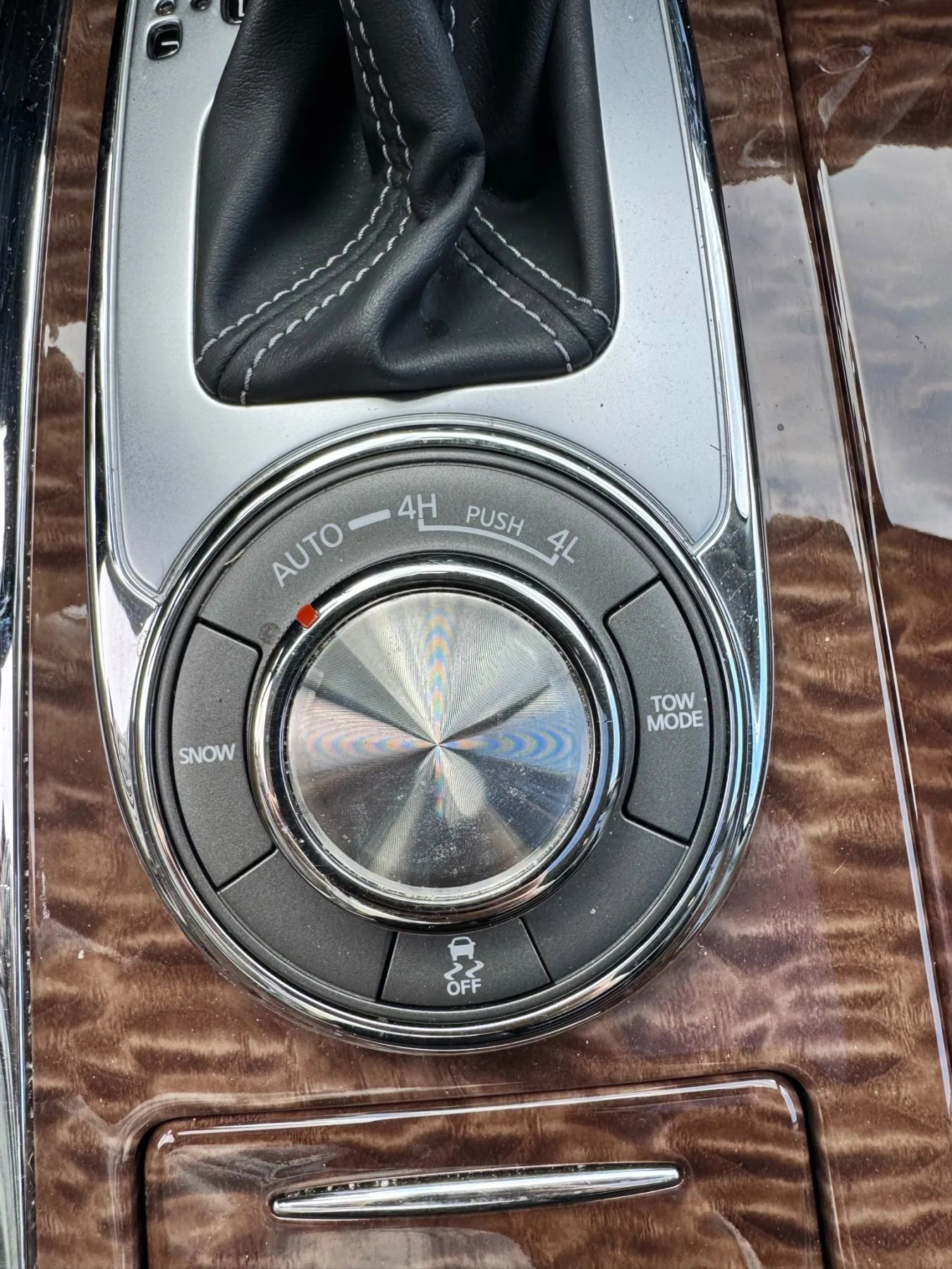 Used 2020 Nissan Armada Platinum w/ Captain's Chairs Package image 39