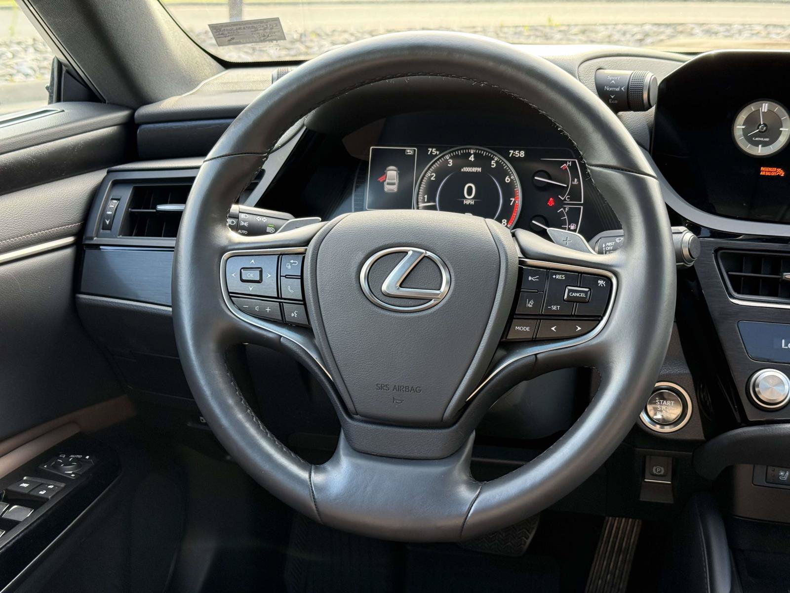 Used 2025 Lexus ES 350 w/ Premium Package FWD image 9