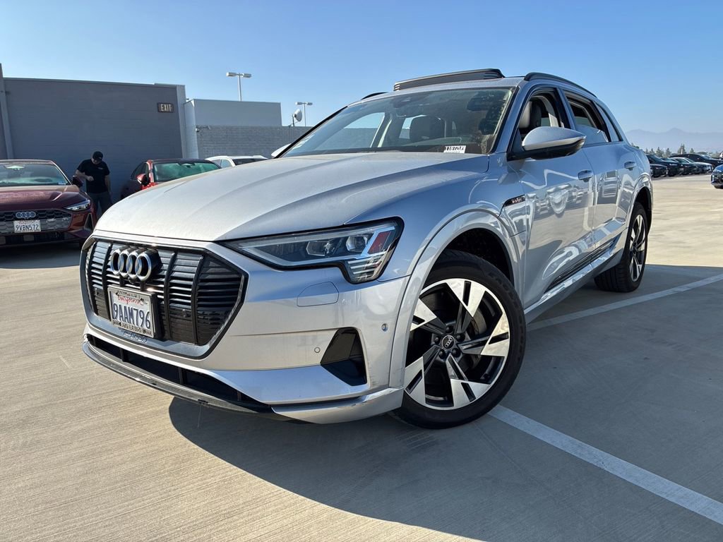Used 2022 Audi e-tron Premium w/ Convenience Plus Package image 3