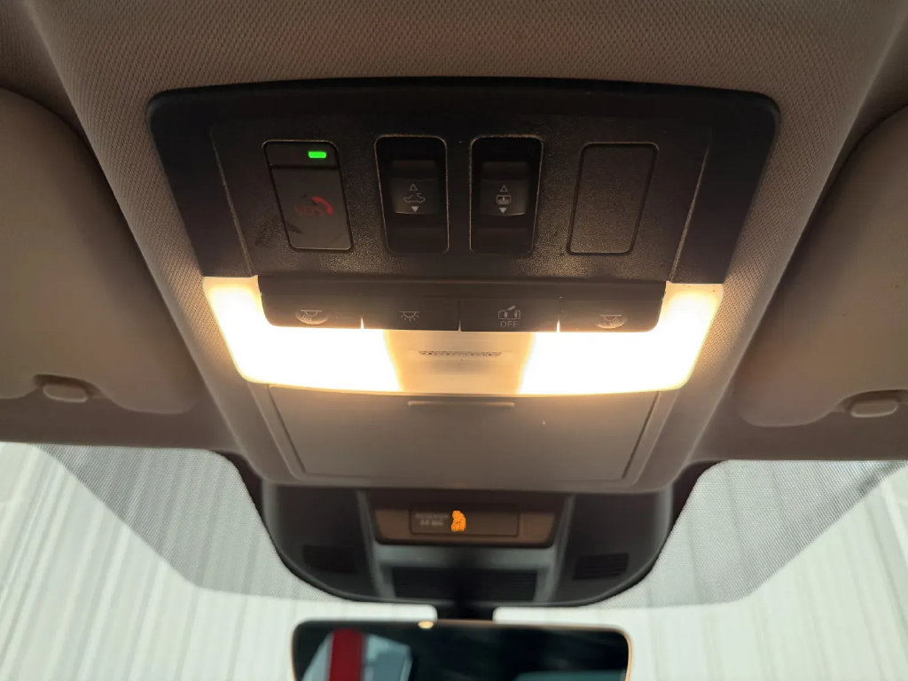 Used 2022 Nissan Rogue Platinum w/ Head-Up Display Package FWD image 33